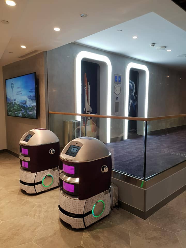 yotel singapore robots
