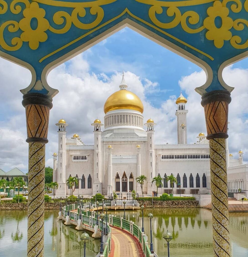 Sultan Omar Ali Saifuddien Mosque HD